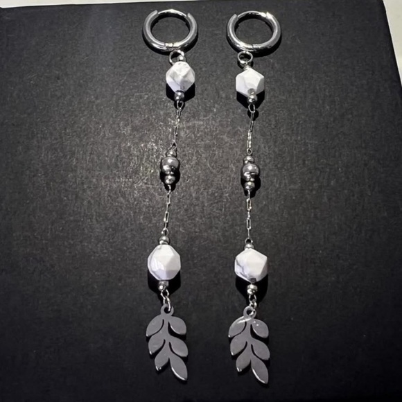 Handmade Jewelry - Natural Howlite Beaded Ear Huggies w Olive Leaves Platinum🌿